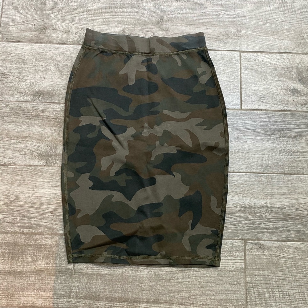 Evy’s Tree Camo Skirt, XS
